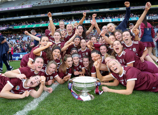 galway-team-celebrates-after-the-game-with-the-oduffy-cup