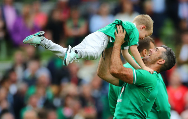 rob-kearney-with-jonathan-sextons-son-luca-after-the-game