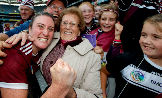 ailish-oreilly-celebrates-with-her-grandmother-mary-oreilly