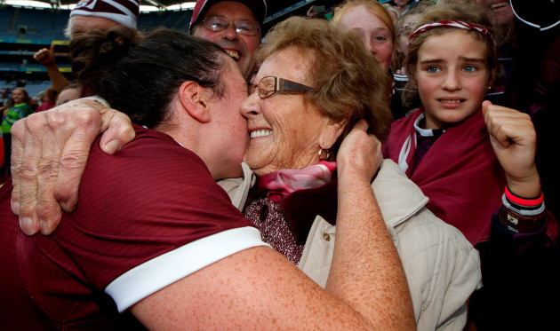 ailish-oreilly-celebrates-with-her-grandmother-mary-oreilly