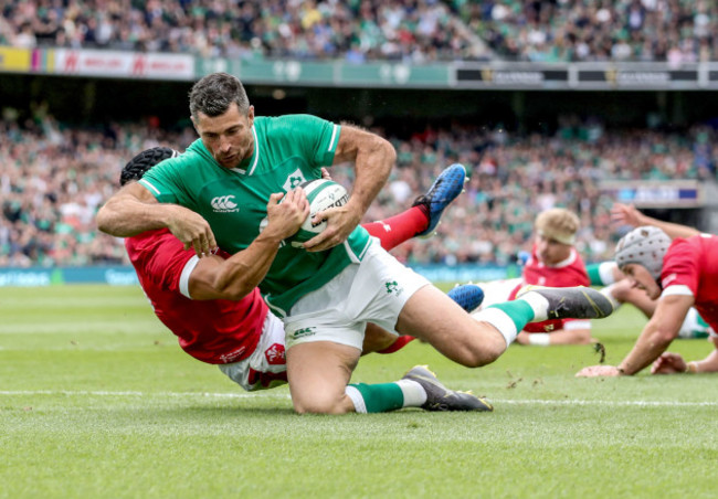 rob-kearney-scores-a-try-despite-leigh-halfpenny