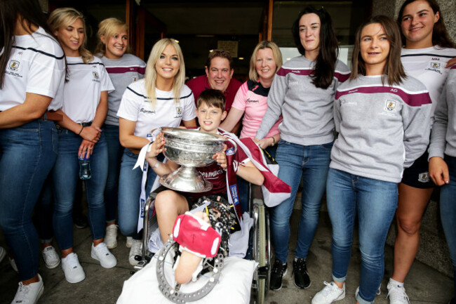 sarah-dervan-with-her-neighbours-darragh-ruygers-and-audrey-coone