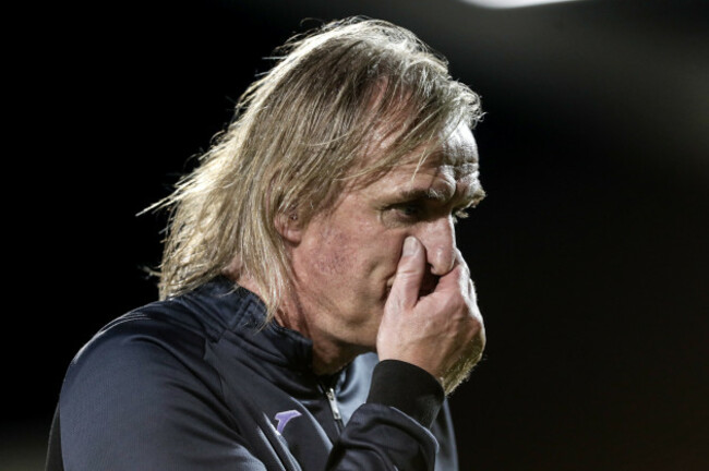 ollie-horgan-dejected-after-the-game