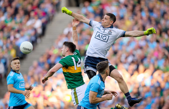 stephen-cluxton-punches-the-ball-past-paul-geaney