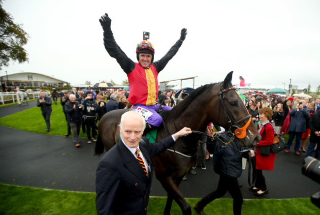 tony-mccoy-celebrates-winning-with-quizical