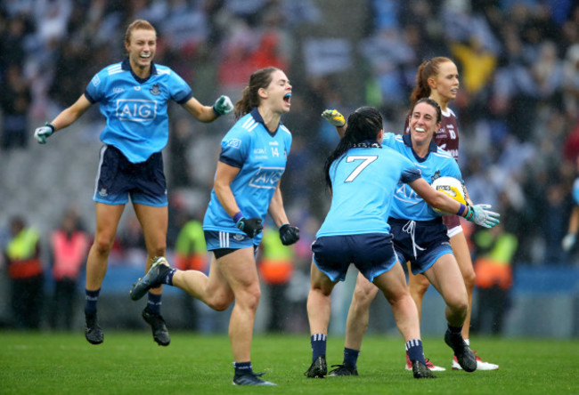 lauren-magee-noelle-healy-olwen-carey-and-siobhan-mcgrath-celebrate-at-the-final-whistle