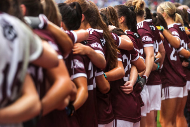 the-galway-bench-link-arms-before-the-game