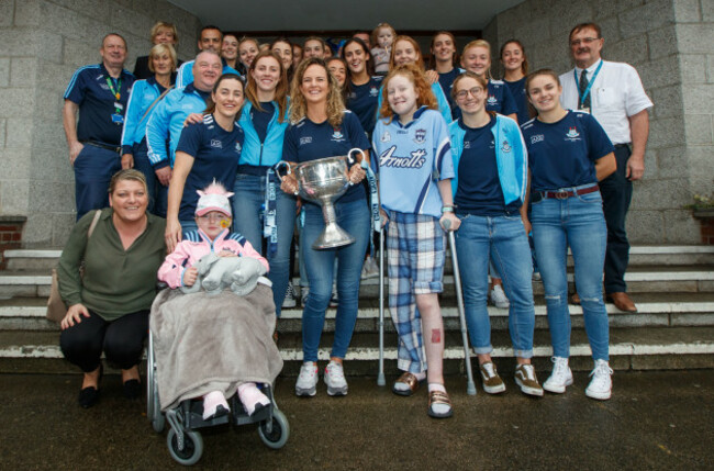 lauren-knight-and-kate-cullivan-with-the-dublin-team