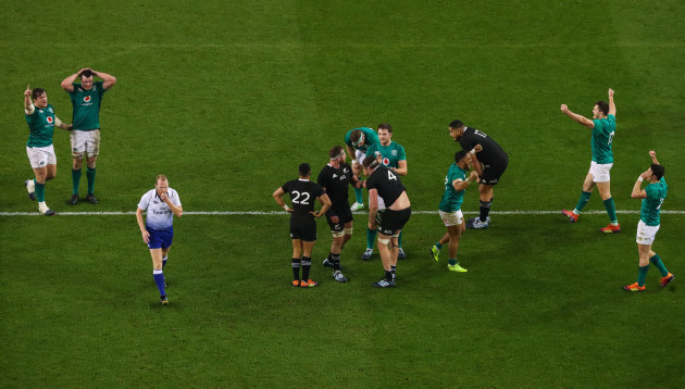 andrew-porter-james-ryan-bundee-aki-iain-henderson-and-sean-cronin-jacob-stockdale-and-joey-carbery-celebrate-at-the-final-whistle