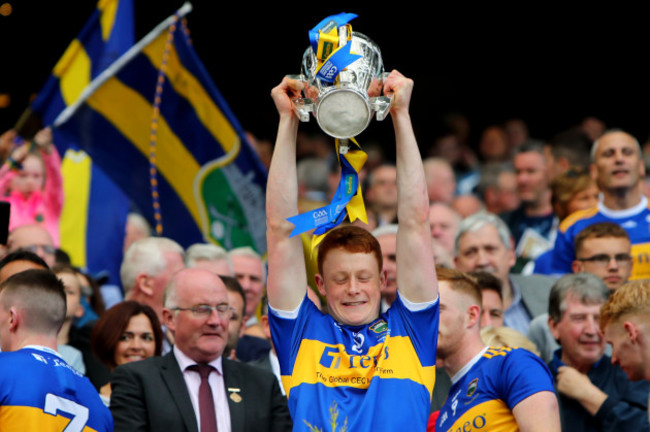 jerome-cahill-lifts-the-liam-maccarthy-cup