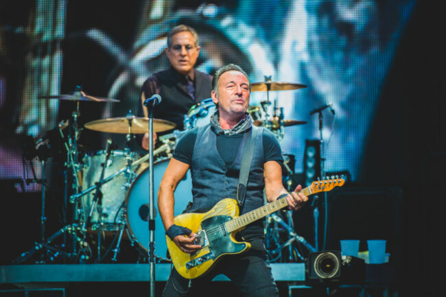 bruce-springsteen-and-the-e-street-band-in-concert-milan