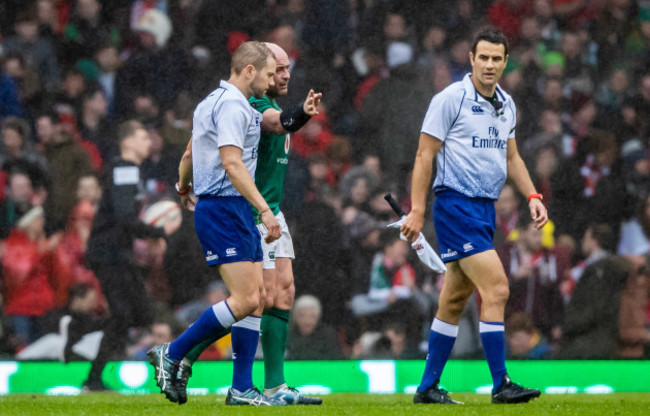 rory-best-talks-with-angus-gardner-at-half-time