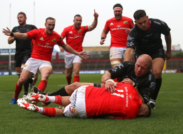 shane-daly-scores-a-try