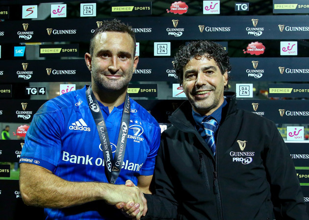 dave-kearney-is-presented-with-the-guinness-pro14-man-of-the-match-award-by-massimo-bauce