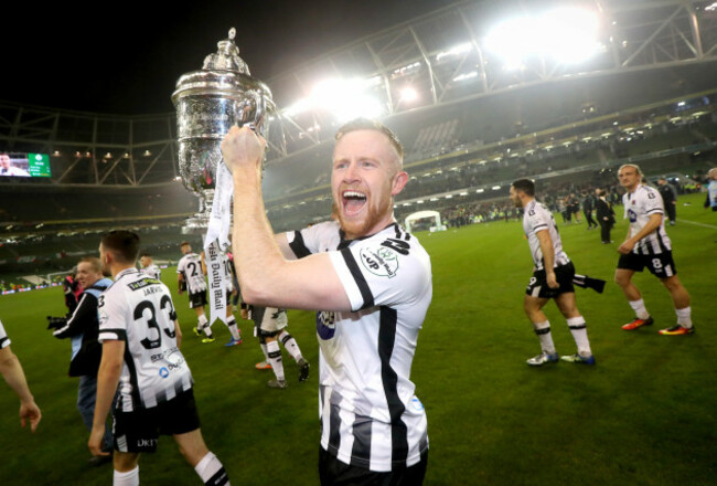 sean-hoare-celebrates-after-the-game