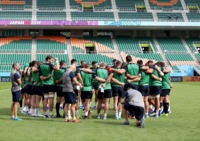 the-ireland-team-huddle