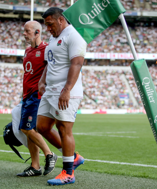 mako-vunipola-leaves-the-field-due-to-injury