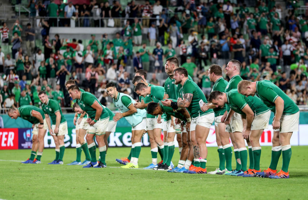 irelands-players-bow-to-the-fans-after-the-game