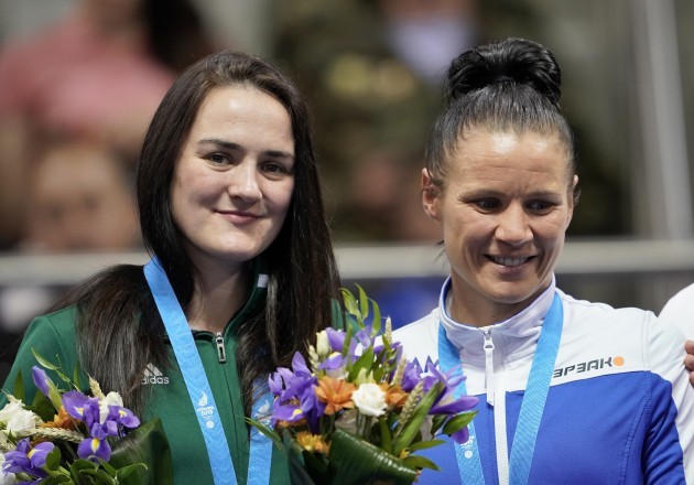 kellie-harrington-alongside-gold-medalist-mira-potkonen