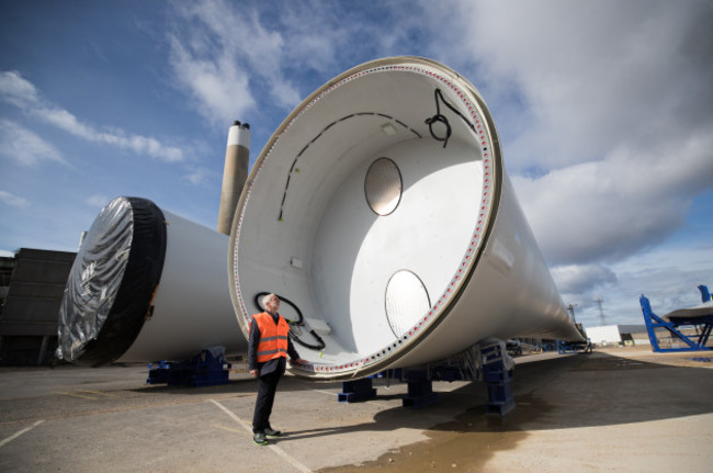 jeremy-corbyn-visits-wind-turbine-facility-southampton