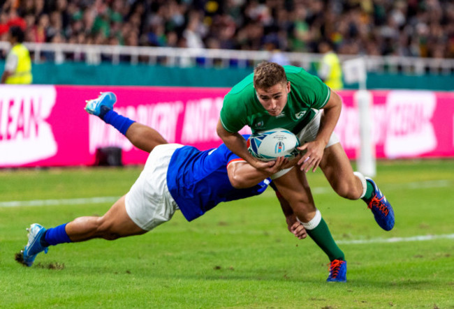 jordan-larmour-tackled-by-tim-nanai-williams