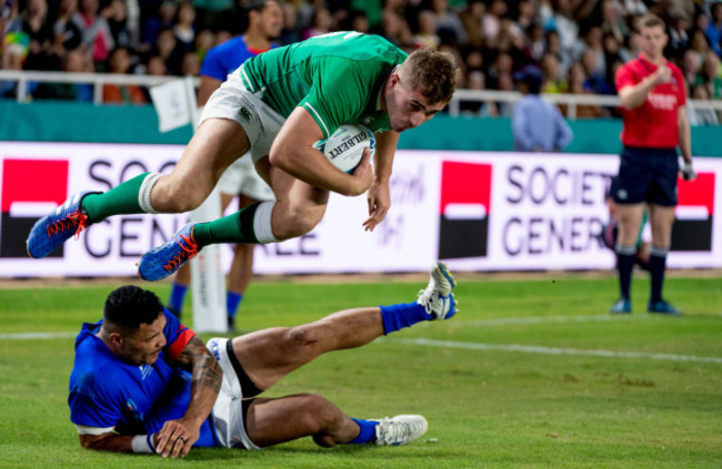 jordan-larmour-on-his-way-to-scoring-a-try