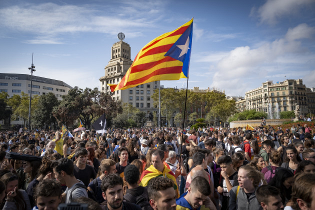 Chaos At Barcelona Airport As Thousands Protest Over Sentencing Of ...