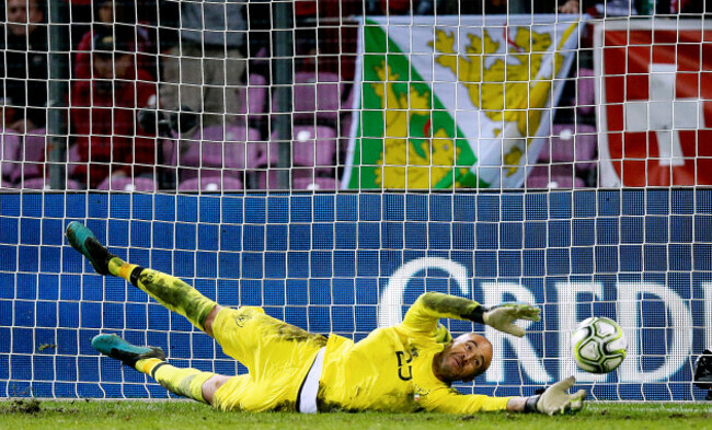 darren-randolph-saves-a-penalty