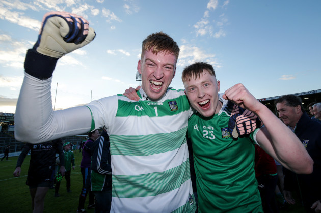 donal-osullivan-celebrates-with-padraig-de-brun-after-the-game