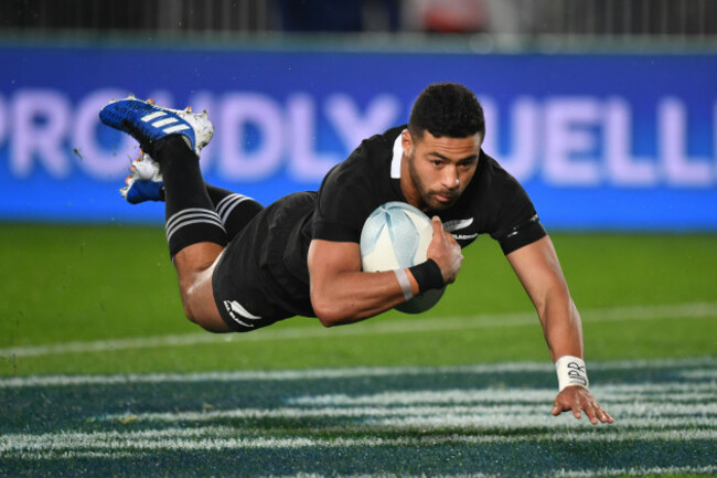 richie-mounga-scores-a-try