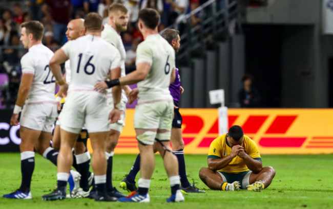 taniela-tupou-dejected-as-england-players-celebrate-after-the-game