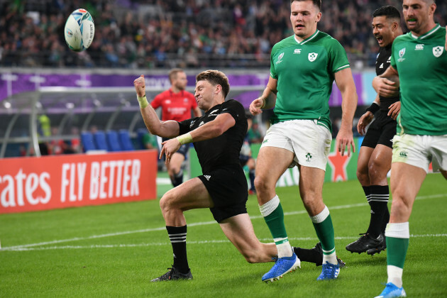 beauden-barrett-celebrates-scoring-a-try