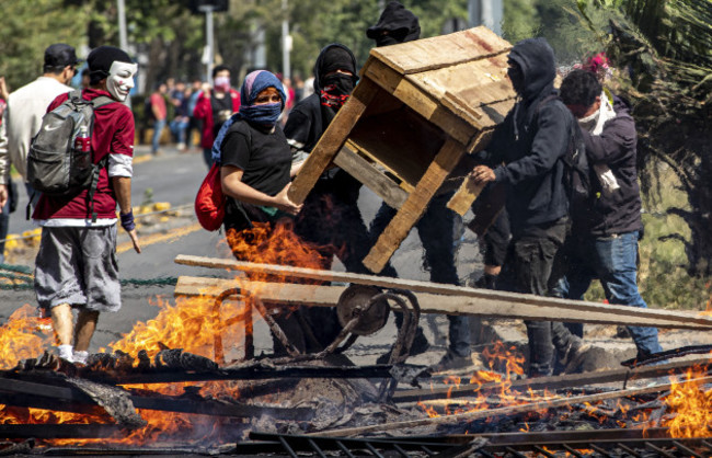 chile-subway-protest
