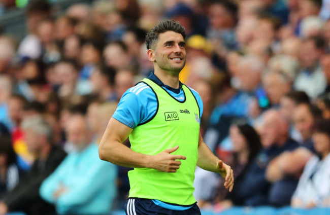 bernard-brogan-warms-up