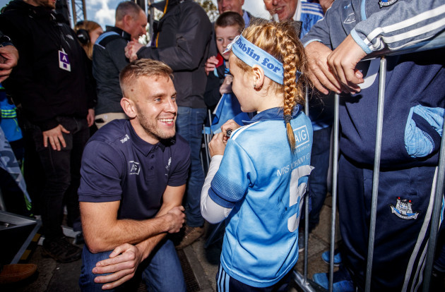 jonny-cooper-with-a-young-fan