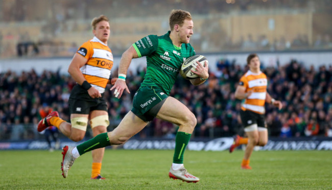 kieran-marmion-runs-in-to-score-a-try