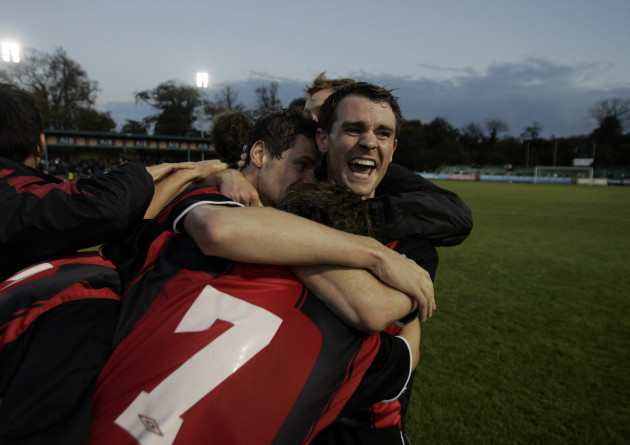 daire-doyle-celebrates-with-team-mates-at-the-end-of-the-game28102007