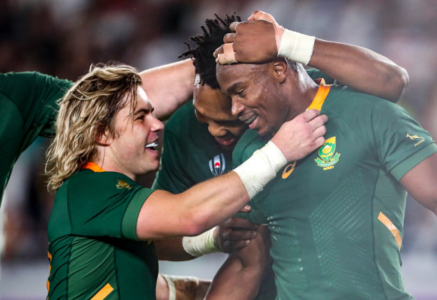 makazole-mapimpi-celebrates-his-try-with-faf-de-klerk-and-lukhanyo-am