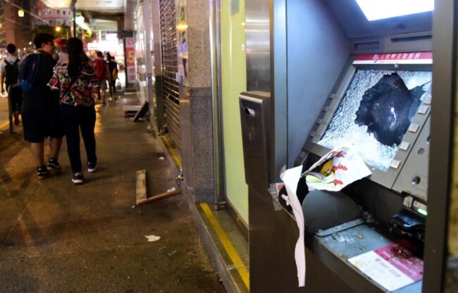 china-hong-kong-rioters-damage-cn