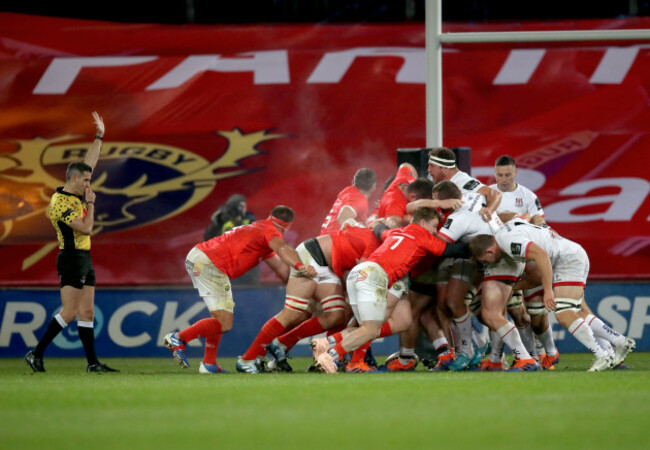 munsters-and-ulsters-packs-contest-a-scrum