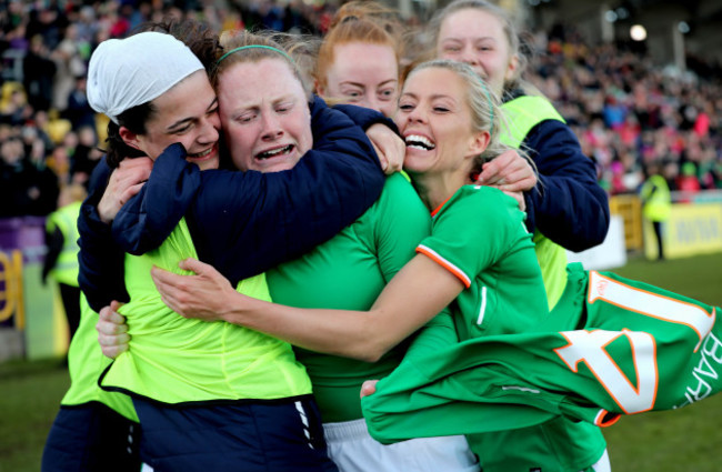 amber-barrett-celebrates-scoring-her-sides-second-goal-with-teammates