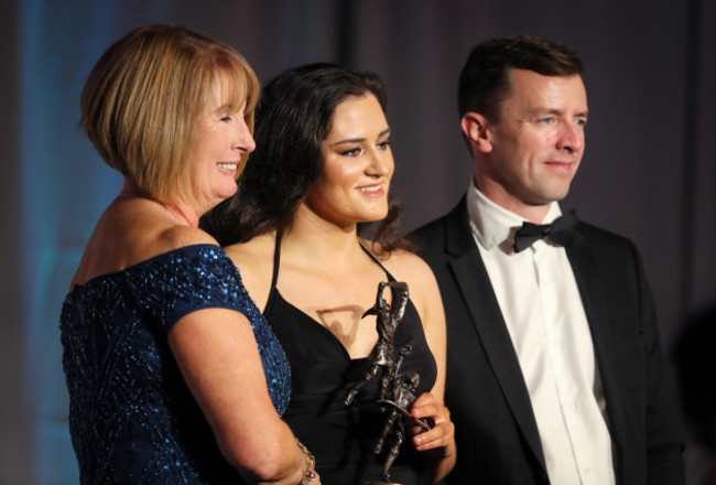 sarah-healy-receives-her-all-star-award-from-uachtaran-kathleen-woods-and-stuart-trotter-liberty-insurance