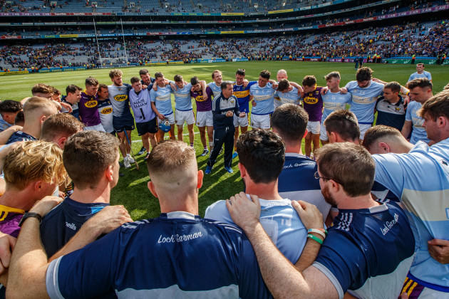 davy-fitzgerald-speaks-to-his-team-after-the-game