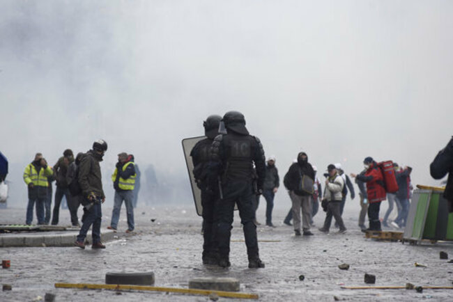 yellow-vests-first-anniversary-paris