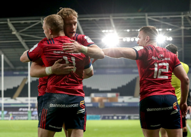 keith-earls-celebrates-his-try-with-mike-haley-and-rory-scannell