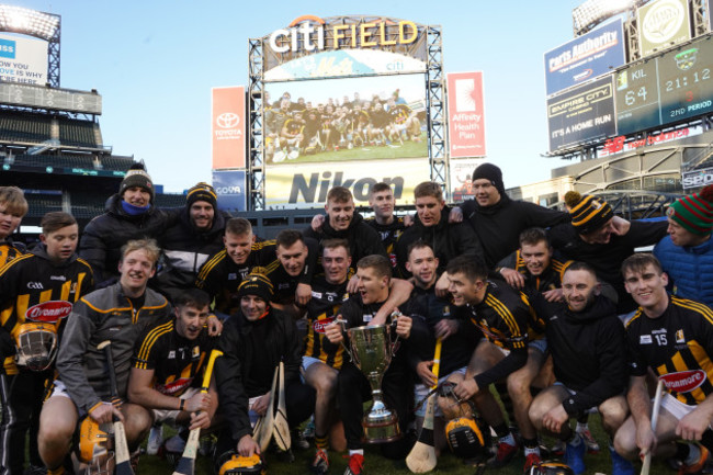 kilkenny-celebrate-with-the-trophy