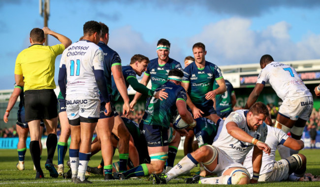 paul-boyle-celebrates-scoring-a-try