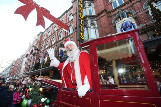 05  Santa Arrives  Arnotts_90585319