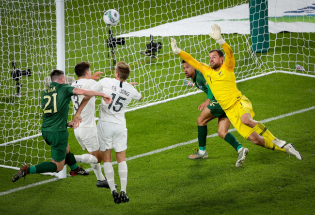 ciaran-clark-and-callum-robinson-with-liberato-cacace-andre-de-jong-and-stefan-marinovic