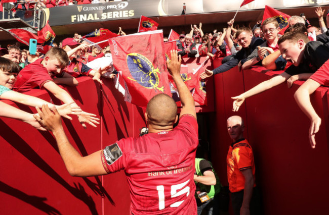 simon-zebo-leaves-the-field-after-the-game